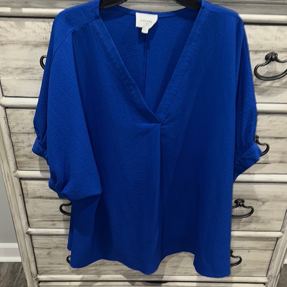 ANDREE BY UNIT Blue Boxy Blouse with Crew Neckline